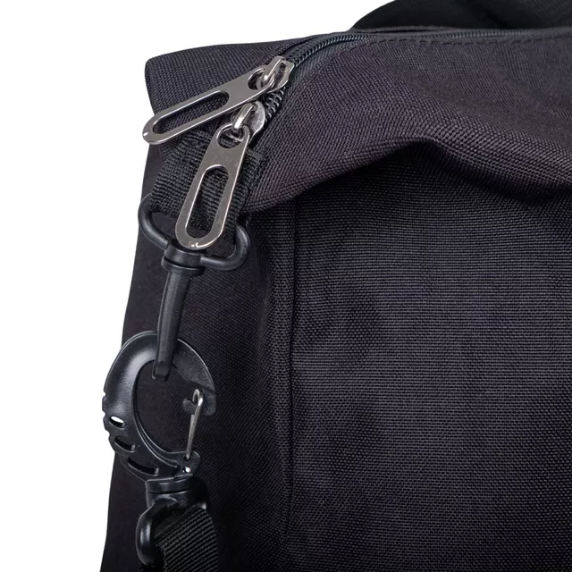 Sport táska inSPORTline Favorio, cipőrekesz, zsebek, vállpánt, pántok a tornaszőnyeg rögzítéséhez, 490 g, 20 l