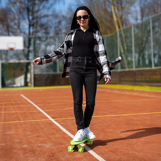 Műanyag gördeszka WORKER Aspy C4 22"  világító kerekekkel, LED-ekkel ellátott kerekek, PP műanyag lemez, csúszásgátló rács