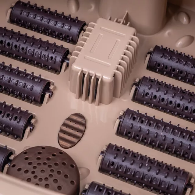 Talpmasszázs fürdő inSPORTline Kubispa EVO, 10 masszázsgörgő, fűtés akár 42°C-ig, piros fény, levehető fedél, leeresztő szelep, fürdősótartály