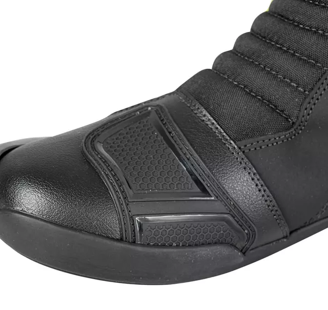 Motoros csizma W-TEC GlamCE, dupla varratok, sarok- és bokavédelem, bordázott panel, habszivacs bélés, légáteresztő AirMesh belső háló