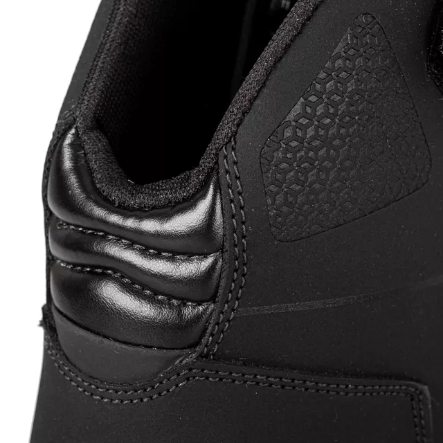 Motoros csizma W-TEC Kmaan, megerősített részek, vízálló membrán, rugalmas elemek, légáteresztő belső háló, csúszásgátló talp