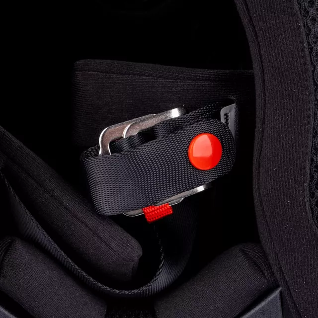 Motocross sisak W-TEC Black Heart Harzdorf, szellőzőnyílások, mosható párnázás, ECE R-22.06 jóváhagyás - fekete