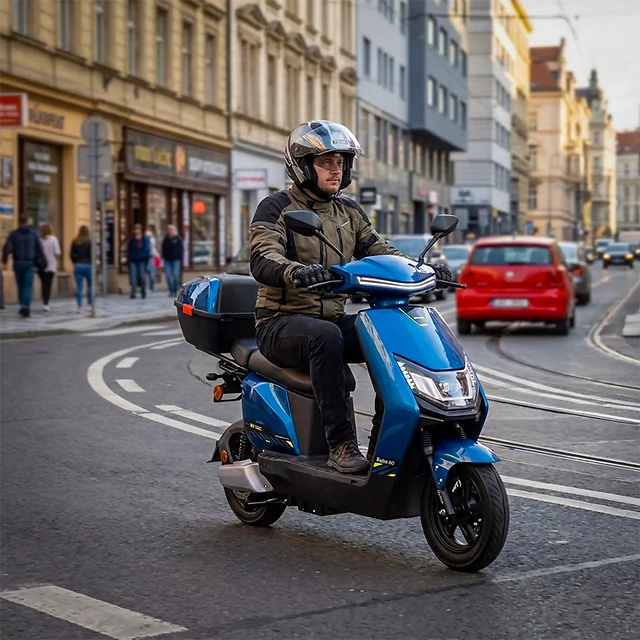 Elektromos robogó W-TEC Raike II 10", fényvisszaverő elemek, LED-világítás, LED kijelző, 65 km hatótávolság, 25 km/h-s végsebesség - fekete-ezüst