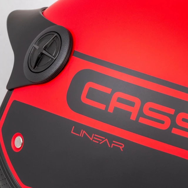 Motoros bukósisak Cassida Handy Plus Linear matt piros/fekete, polikarbonát héj, fényvisszaverő csíkok, mikrometrikus csat, ECE 22.06 tanúsítvány