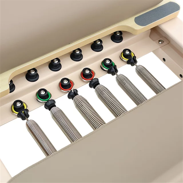 Pilates reformer inSPORTline Comfolder EVO, összecsukható szerkezet, 4 görgő a könnyű mozgatáshoz, karcolásálló váz, levehető háttámla, pilates doboz - bézs