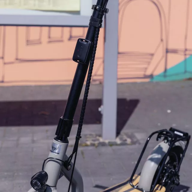 Riasztódoboz távirányítóval ABUS RC SingleSet, bicikli/robogó/roller keretekre és csövekre rögzíthető, 3D mozgásérzékelés, távirányító