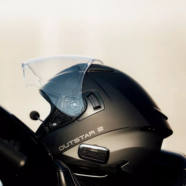 Motoros bukósisak headsettel SENA Outstar 2, Mesh Intercom 3.0, Wave Intercom, mikrométeres csat, második generációs HD hangszórók - fényes fehér