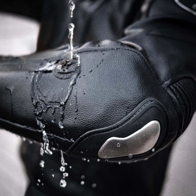 Impregnáló spray S100 300 ml, UV-védelemmel véd, nem hagy foltot, taszítja a vizet, megőrzi a légáteresztő képességet