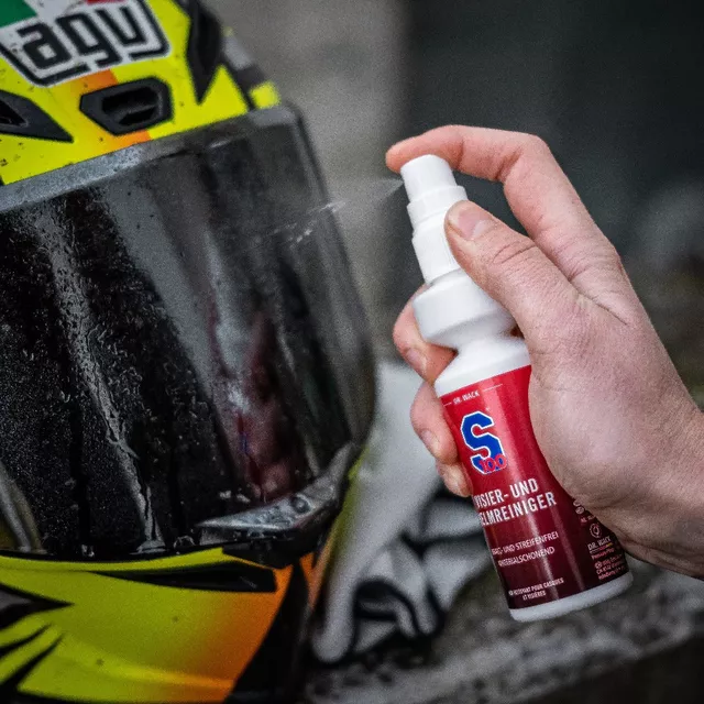Plexitisztító S100 Visor & Helmet Cleaner 100 ml mikroszálas kendővel, erős tisztító hatás, minden típusú napellenzőhöz