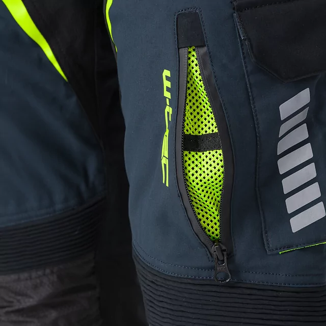 Motoros nadrág W-TEC Modock, víz- és szélálló, kivehető CE protektorok, Visionight fényvisszaverő elemek, csúszásgátló alkalmazás az ülőrészen - fekete-kék-fluoreszkáló sárga