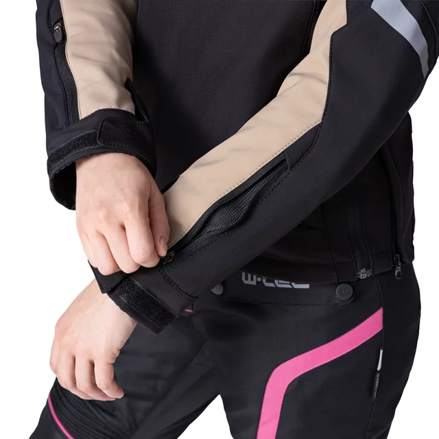Női softshell motoros kabát W-TEC Annorack Lady, AirVent rendszer, Visionight fényvisszaverő elemek, szélálló softshell anyag, Air Mesh hálós bélés - fekete-homokszínű