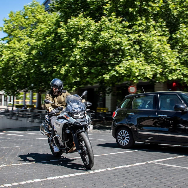 Bukósisak beépített fejhallgatóval SENA Outstar S matt fekete