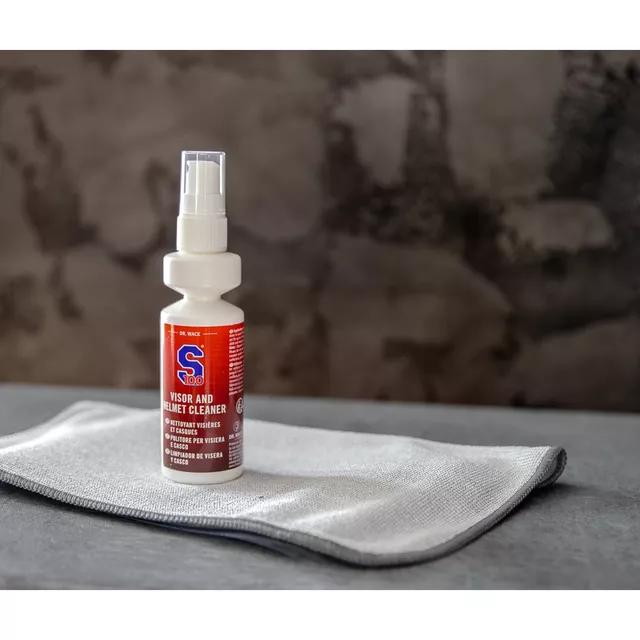 Plexitisztító S100 Visor & Helmet Cleaner 100 ml mikroszálas kendővel, erős tisztító hatás, minden típusú napellenzőhöz