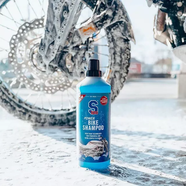 Sűrű habos sampon S100 Power Bike Shampoo 1l, 2 az 1-ben funkció: előmosás + sampon, nagyon kíméletes minden felülethez