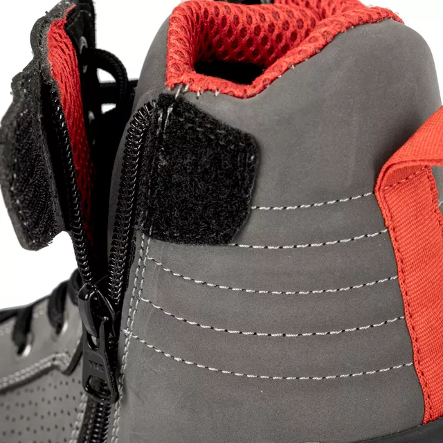 Motoros csizma W-TEC Sueden, bokavédelem,  légáteresztő belső háló, csúszásmentes talp, szellőzőnyílások, megerősítés