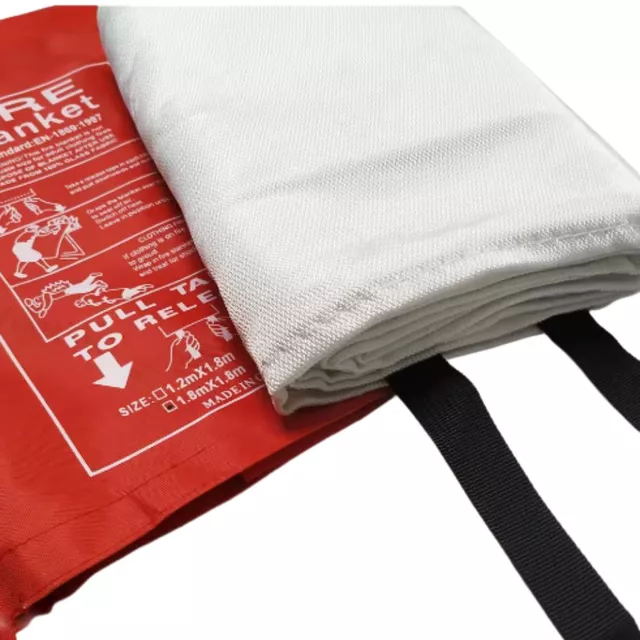 Tűzoltó takaró inSPORTline Blanfir 170x130 cm, hordozható tépőzáras záródás, függesztőszem a felakasztáshoz