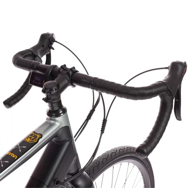 Gravel elektromos kerékpár Olpran e-Gravel 28" 360Wh - 2026-os modell, hatótávolság akár 90 km, Jabo 100SX hátsó motor, Kenda 700x38C gumiabroncsok - szürke/fekete