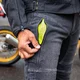 Férfi motoros farmer W-TEC Biterillo Evo, sztreccs panelek, rugalmas anyag, hálós bélés, aramidszál erősítés - fekete