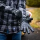 Motoros kesztyű W-TEC Kosor, rugalmas, puha anyag, stretch elemek, TPU protektorok, habszivacs védőpanel rendszer, kettős réteg - fekete