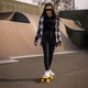 Megvilágított penny board WORKER Solosy C1 22", LED-ekkel ellátott kerekek, csúszásgátló rács a tábla tetején, sötétben világító anyag