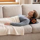 EMS nyakmasszírozó készülék inSPORTline Elixon, ergonomikus kialakítás, csendes működés, újratölthető akkumulátor, vezeték nélküli távirányító, fűtés - fekete