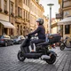 Elektromos robogó W-TEC Raike II 10", fényvisszaverő elemek, LED-világítás, LED kijelző, 65 km hatótávolság, 25 km/h-s végsebesség - fekete-ezüst