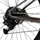 Hegyi kerékpár Kross Level X100  29"  2026, SR Suntour XCM 32 DS rugózó villa, Shimano MT200 hidraulikus tárcsafékek,  VELO Double Density markolatok - szürke / barna / matt