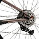 Hegyi kerékpár Kross Level X100  29"  2026, SR Suntour XCM 32 DS rugózó villa, Shimano MT200 hidraulikus tárcsafékek,  VELO Double Density markolatok - szürke / barna / matt