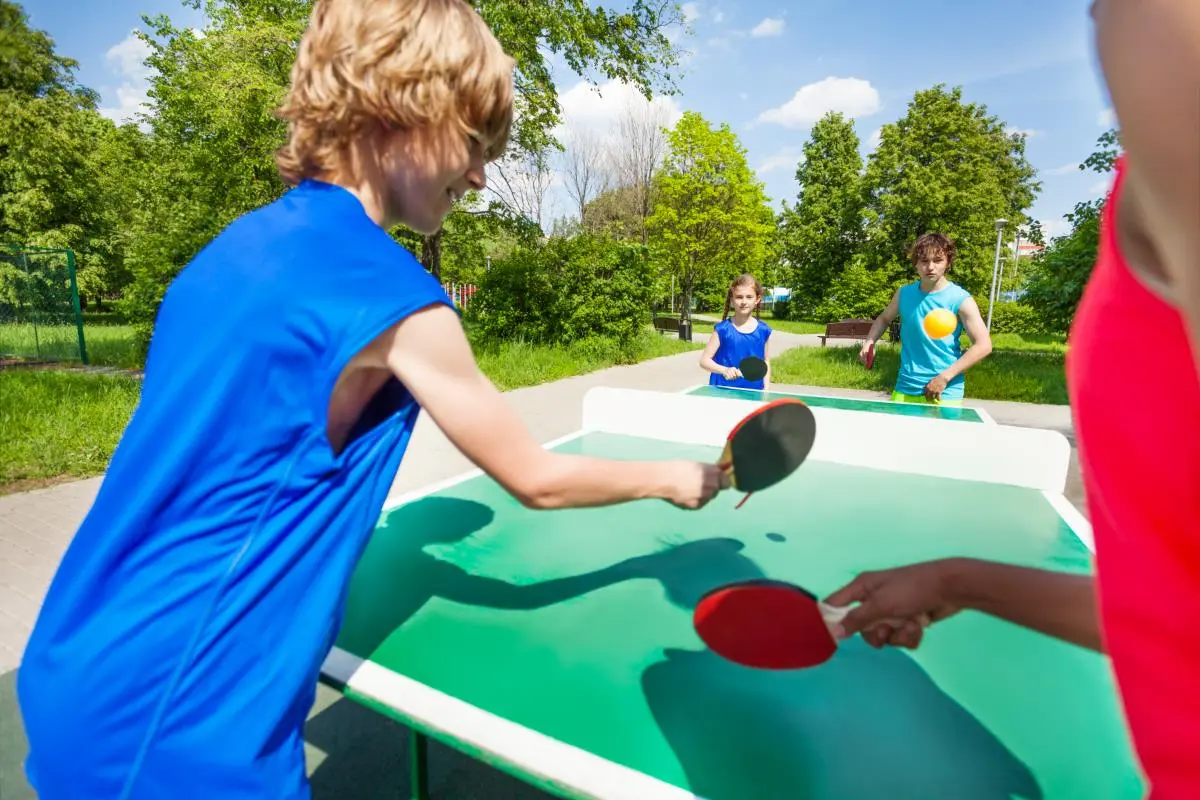 Időjárásálló kültéri pingpongasztal szabadtéri játékhoz