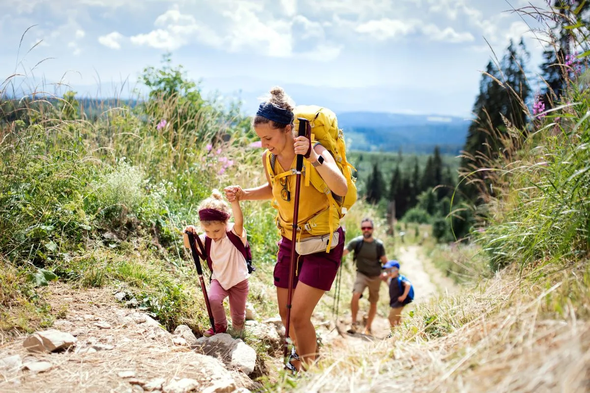 A trekking túrabot emelkedőn és lejtőn is támaszt nyújt